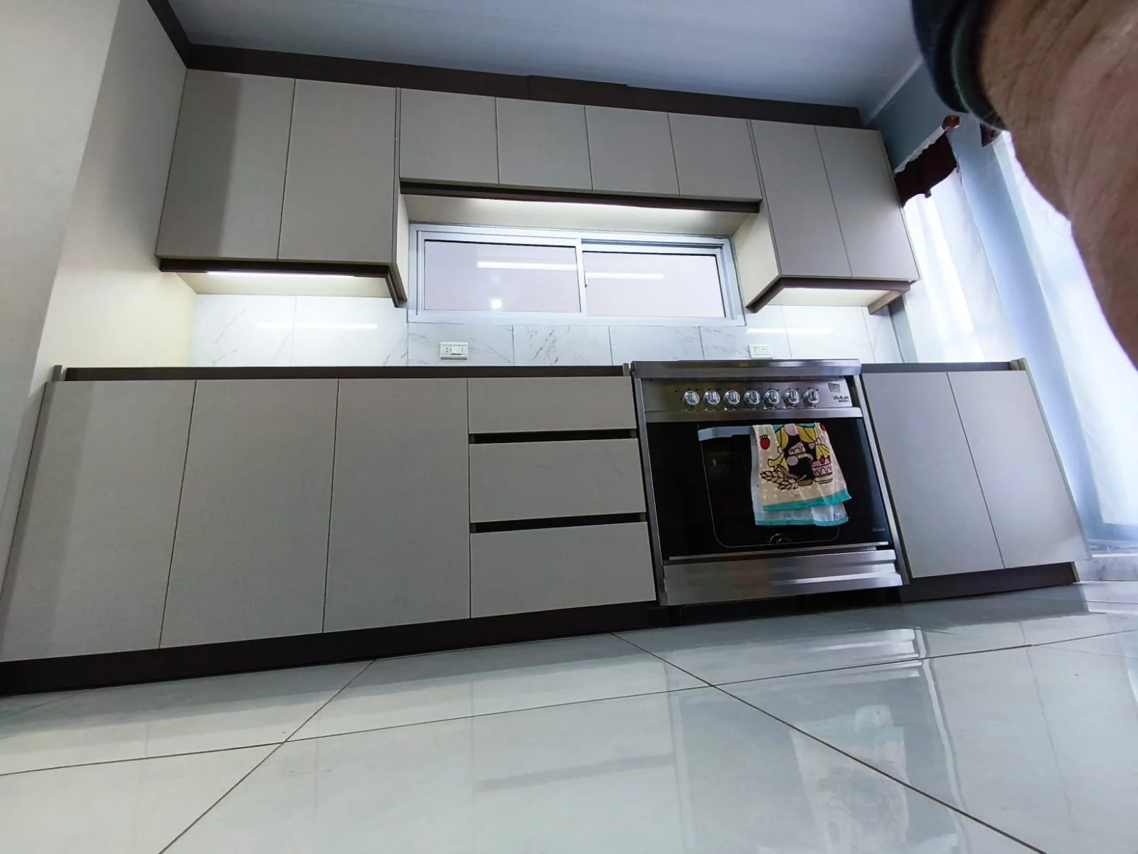 Cocina moderna realizada por MaderPlac