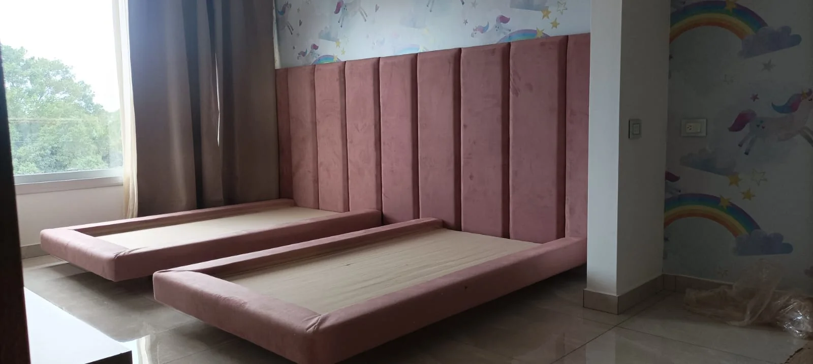 Cama y respaldo personalizados realizados por MaderPlac