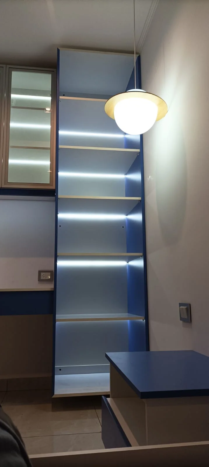 Mueble de interior con iluminación realizado por MaderPlac