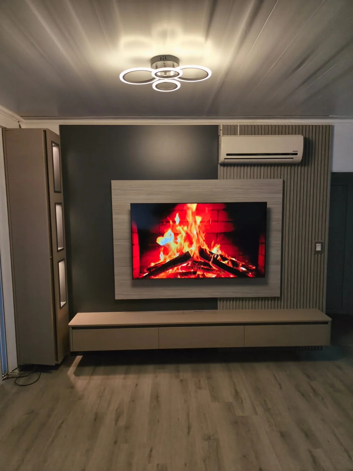 Mueble para TV realizado por MaderPlac