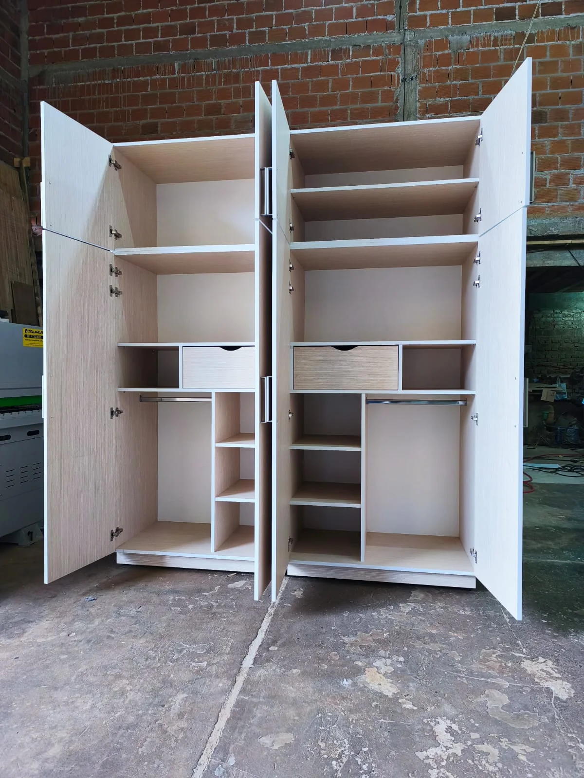 Interior de placard a medida realizado por MaderPlac